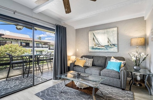 Kailua-Kona Condo | 🏖️Garden View Kona Condo w/Ocean Peek | Casa 221