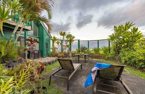 Haiku House | Gazebo Room Farm Stay in Haiku on Road to Hana