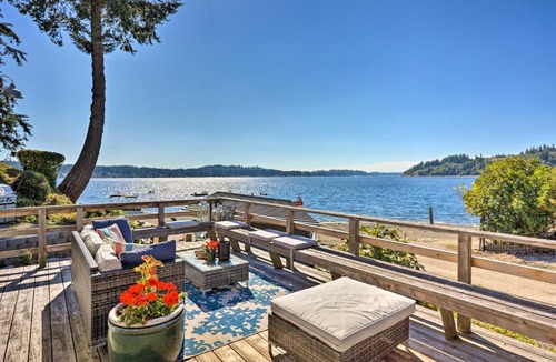 Gig Harbor House | Gig Harbor Historical Beach House in Wollochet Bay