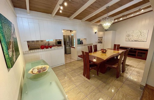Manoa House | Glamorous 5BR Home near Waikiki