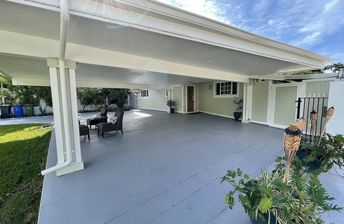 Manoa House | Glamorous 5BR Home near Waikiki