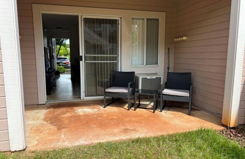 Waipahu House | Gorgeous 2-bedroom townhome with AC in friendly near Waikele outlet mall.