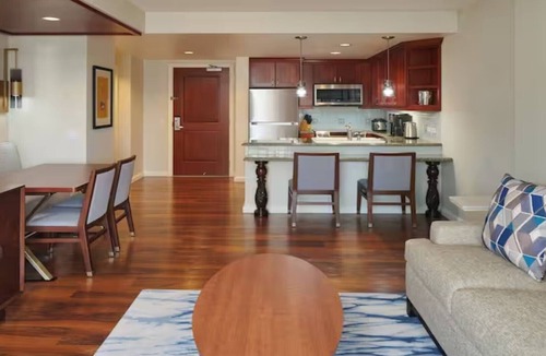 Waikiki Resort | Grand Waikikian 1BR – Luxury Kitchen Suite with Balcony & Waikiki Beach Access