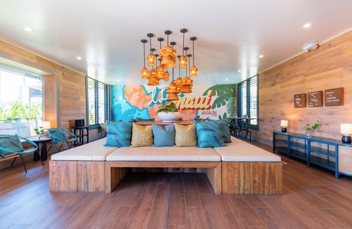 Kahului Hotel | Group Getaway in Beachfront Property, 3 Pet-friendly Units, Outdoor Pool