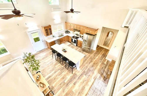 Hakalau House | Hakalau, Hilo- Big Island Luxury - 3000+ SqFt. 4 Bed 4 Bath. Beach Close.