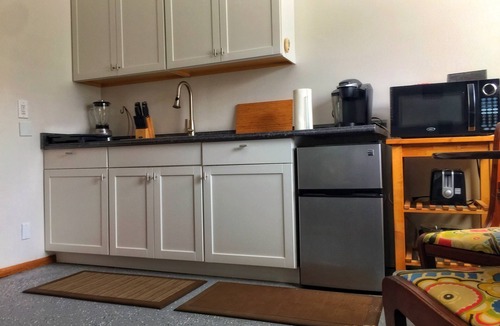 Kapoho Apartment | Hale "Hā Hā" Apartment - 3 blocks from ocean cliffs