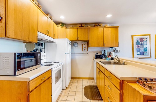 Kihei Condo | Hale Kamaole Condo w/A/C, Shared Grill & Outdoor Pool - Great Location