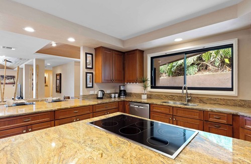 Kahaluu Bay House | Hale Nene Pool, Spa Tub & Ocean Views!