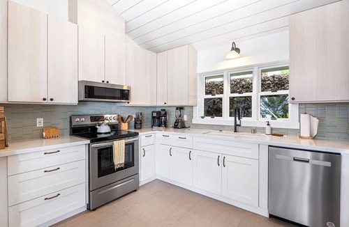 Kahaluu Bay House | HALE ONA LOA: DIRECT OCEANFRONT, GATED, ICONIC OCEANFRONT LUXURY WITH POOL