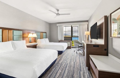 Kahului Hotel | Hampton Inn & Suites Maui North Shore