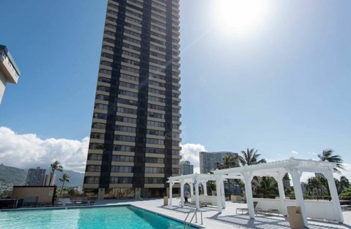 McCully - Moiliili Hotel | Hawaii's ruler's apartment