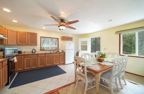 Orchidlands Estates House | Hawaiian Forest Retreat - King Suites with Hot Tub and AC