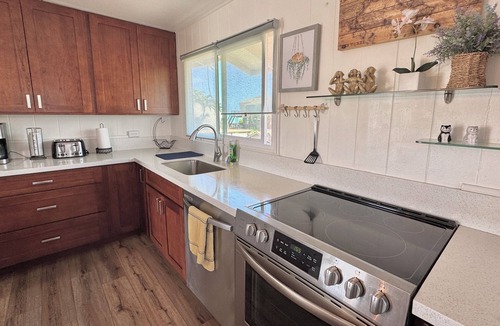 Ewa House | Hawaiian style house, private access to the beach, great location.