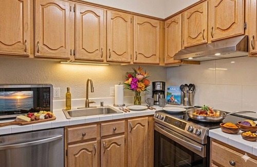 Kahana Condo | Hear the Waves, See the Islands and Turtles from the Lanai. Welcome to Maui