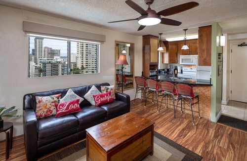 Waikiki Condo | HEART OF WAIKIKI 1 BR CRN, NOT A STUDIO, FREE PKG NO RESORT FEE BEACH ITEMS