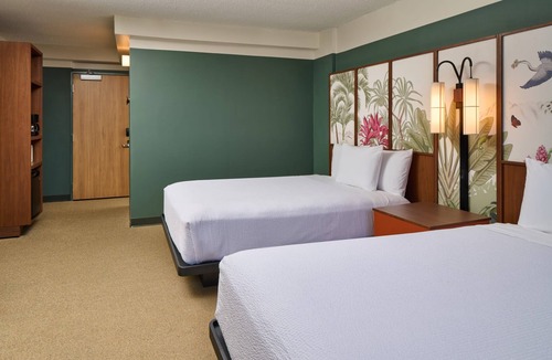 Ala Moana Hotel | High Floor City View Two Queens, Scenic Urban Garden Setting, Pool Access