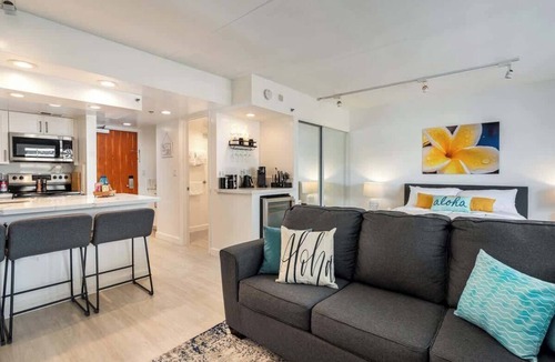 Waikiki Apartment | High Floor, Drink Station, 2 Pools & Free Parking!