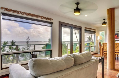 Hilo Cottage | Hilo Home w/Private Deck + Stunning Ocean Views!