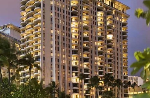 Waikiki Condo | Hilton Hawaiian Village One bedroom Suite- Fabulous beach and lagoon!
