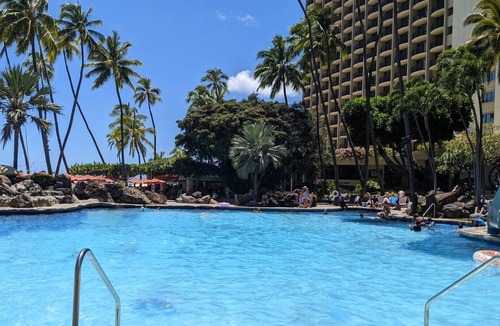 Waikiki Resort | Hilton's Lagoon Tower 1-Bd Plus Ocean View: A Paradise with Endless Fun