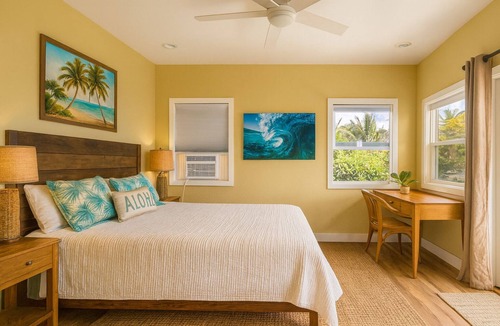 Punaluu House | "Hina Hideaway", Views, A/C, ~5 min Walk to Beach
