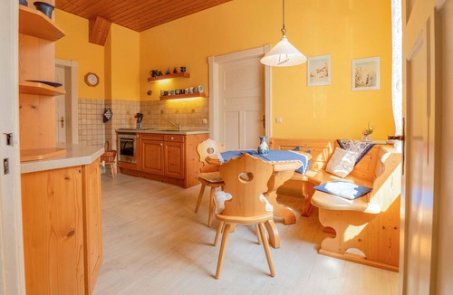 Ivenack House | Holiday Home 'Ivenack Old School' with Private Terrace and Private Garden