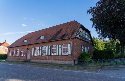 Ivenack House | Holiday Home 'Ivenack Old School' with Private Terrace and Private Garden