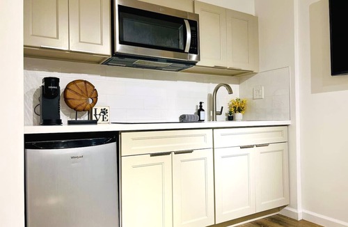 Downtown Honolulu Apartment | Honolulu Hideaway Suite in the Heart of the City + 1 Free Parking