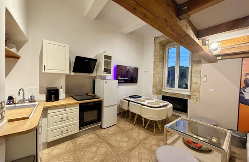 Les Pennes-Mirabeau Apartment | Horizon Dans le Vieux Village des Pennes