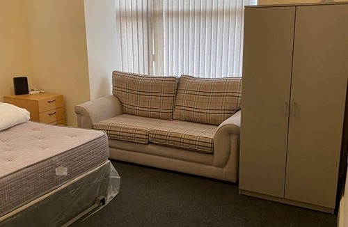 Farnworth House | House 2 Bedrooms Sleeps 4 With Parking