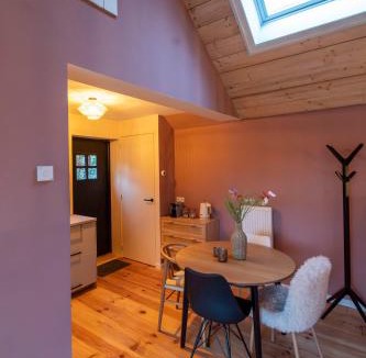 Halsteren House | Houten B&B met keuken en tuin, vlakbij Bergen op Zoom