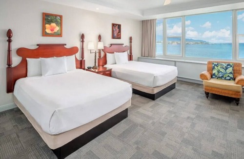 Kahului Hotel | Ideal Mix of Comfort and Value! 4 Comfortable Units, Outdoor Pool, Oceanfront!