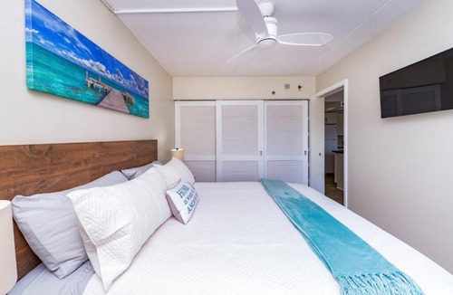Waikiki Apartment | Ilikai Collection 6- Stylish 1BR- Mountain View- Beachfront Resort