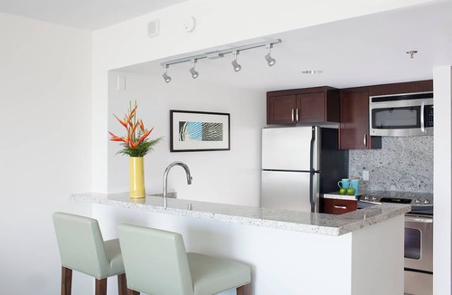 Waikiki Condo | Ilikai Hotel Waikiki STCV2 | City View Suite – Heated Pool & Spa