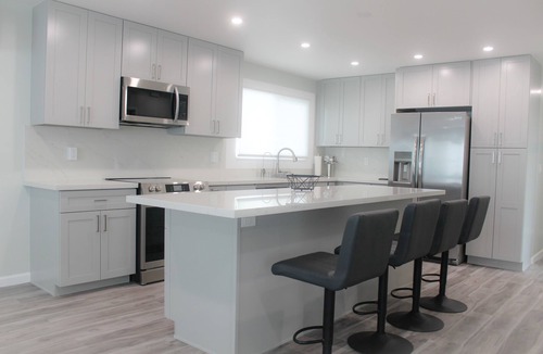 McCully - Moiliili Apartment | Impeccably Renovated Oasis 3-Bedroom in Honolulu