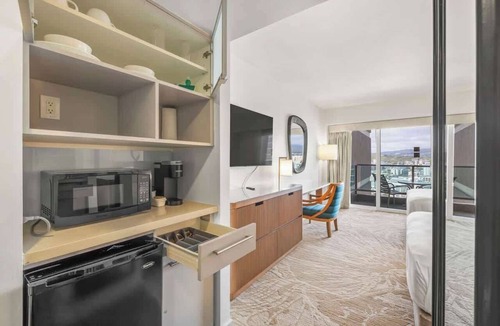 Ala Moana Condo | Incredible Partial Ocean & City View w/Balcony