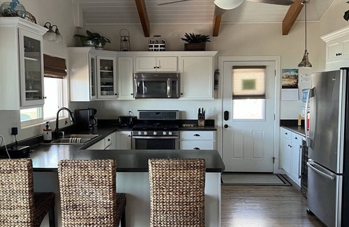 Captain Cook House | INCREDIBLE VIEW! 5 BEDROOM HOME WITH PRIVATE POOL OVERLOOKING THE OCEAN!