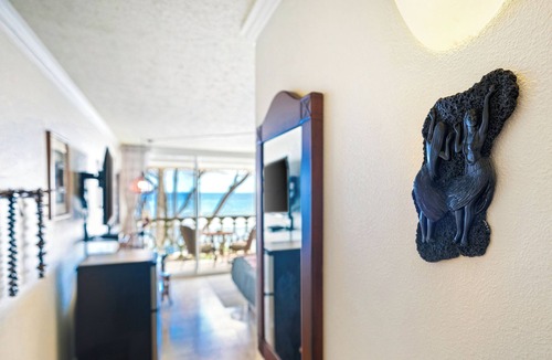 Wailua Apartment | Islander on The Beach 329 the Sunrise Hale | Oceanfront Studio with AC