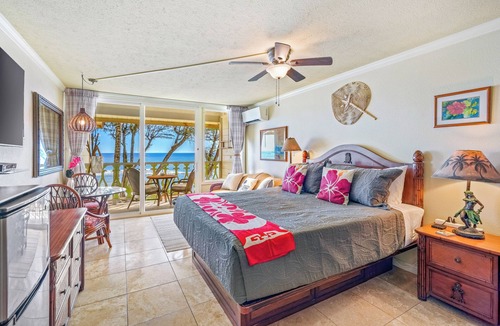 Wailua Apartment | Islander on The Beach 329 the Sunrise Hale | Oceanfront Studio with AC