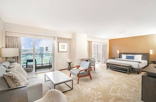 Ala Moana Condo | Junior Suite 1 Bedroom Ala Moana Condominium, City/Partial Ocean from Lanai