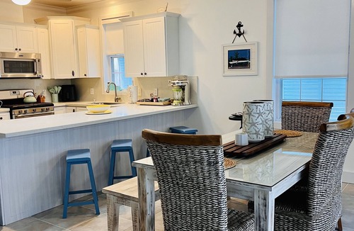 Twin Lakes House | Just open for Xmas’24 & New Year ‘25, 3-2 Waterfront Paradise Keys House.MM103