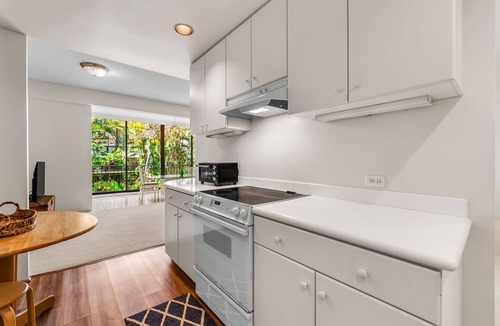 Waialae Iki Condo | Kahala Beach Villa: Condo w/Tropical Garden Views & Beach Access