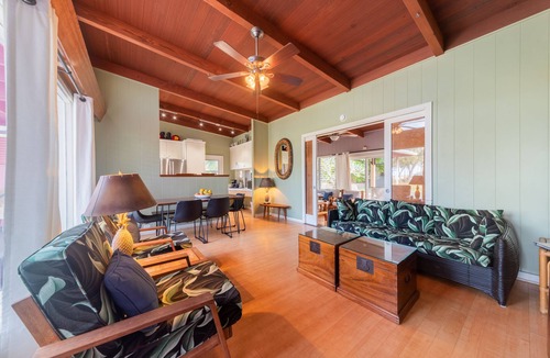 Kailua House | Kailua Beach "The Pink House" 100 Yards from Ocean