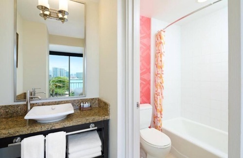 Diamond Head - Kapahulu - St. Louis Hotel | Kaimana Beach Hotel | Ocean View King | Wake Up to Ocean Views