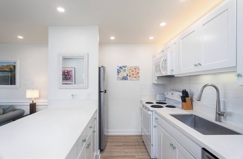 Wailua Condo | Kapaa Shore Resort A106, Oceanfront, King Bed, Ground Floor, Comp Wifi