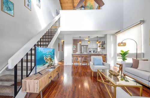 Historic Kailua Village Condo | KBR#4-306 AC|Pool & Hot Tub|Walk to Aliʻi Dr