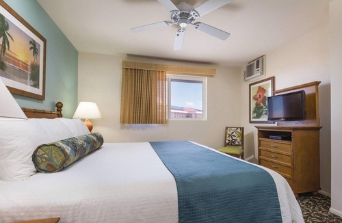 Kihei Resort | Kihei Resort Suite - Steps to Beach - Full Kitchen - Pool - Aug 9-16 Only