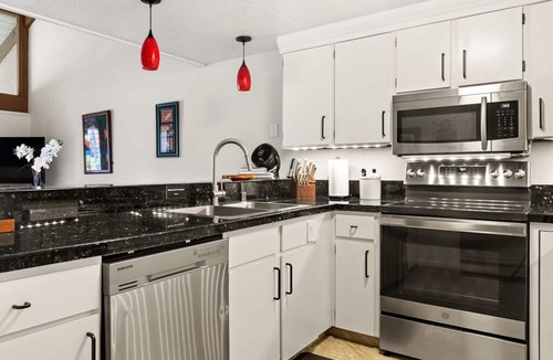 Waikoloa Village Villa | KING SIZE BED, SOLAR HEATED POOLS/SPAS, OCEAN VIEWS