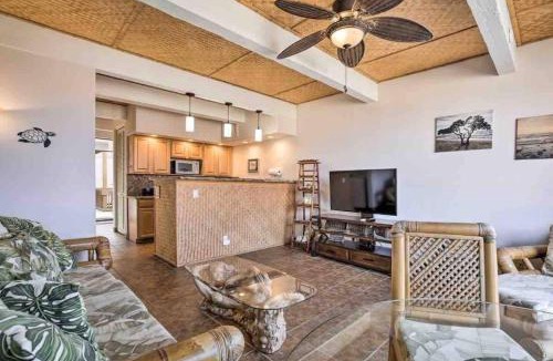 Historic Kailua Village Apartment | Kona Bay View Condo, Pool, Lanai, Walk to Town and Dining, AC, Free Parking
