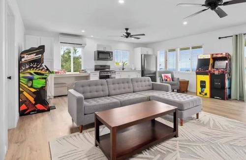 Kona Palisades House | Kona Charmer: Ocean View, Arcade Room